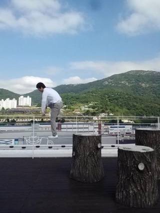 Illustration for article titled Korea's Photoshop Trolls Make the Internet a Better Place